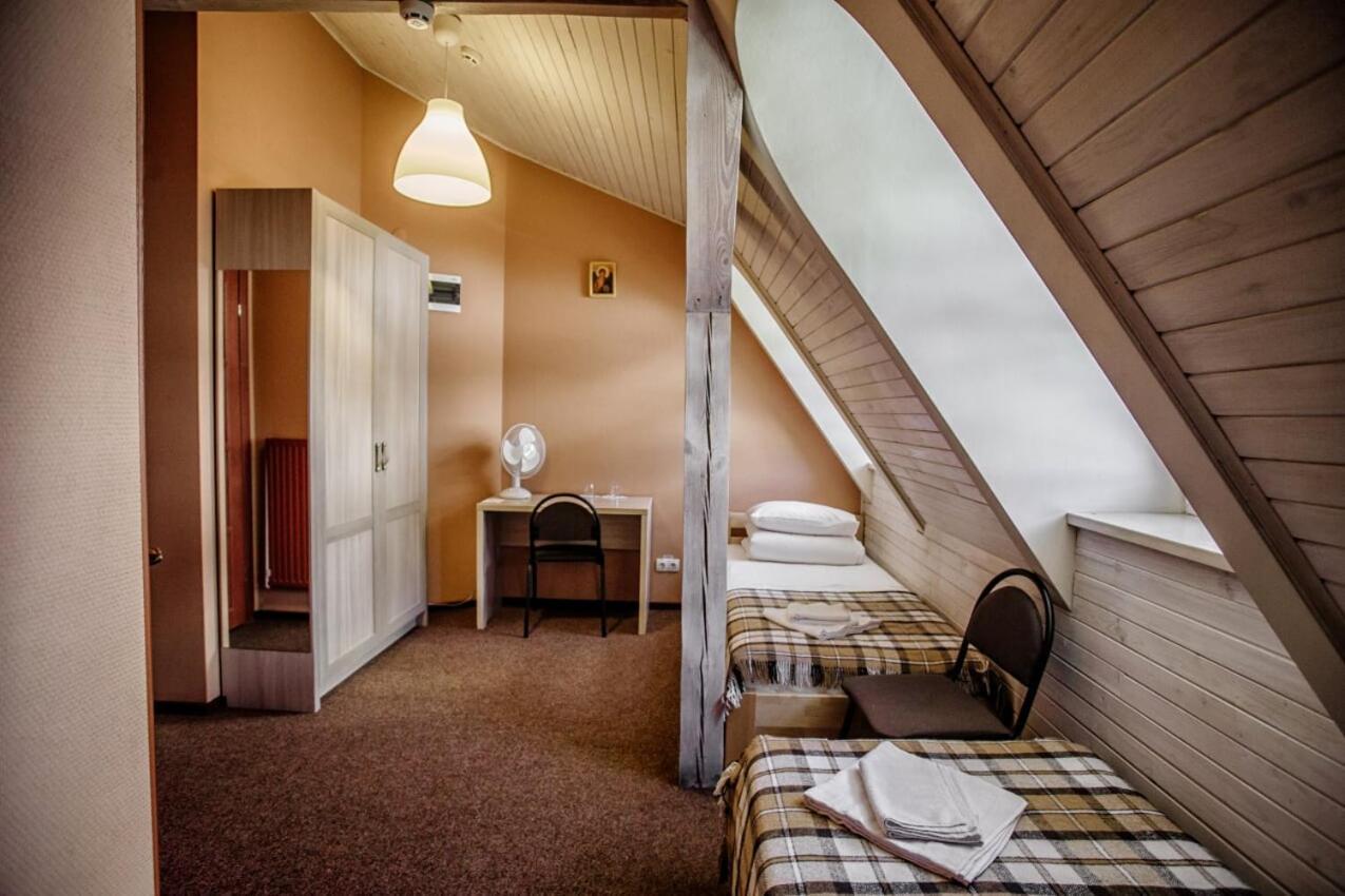 Guest House "Arkhistratyg" Lviv Exterior photo