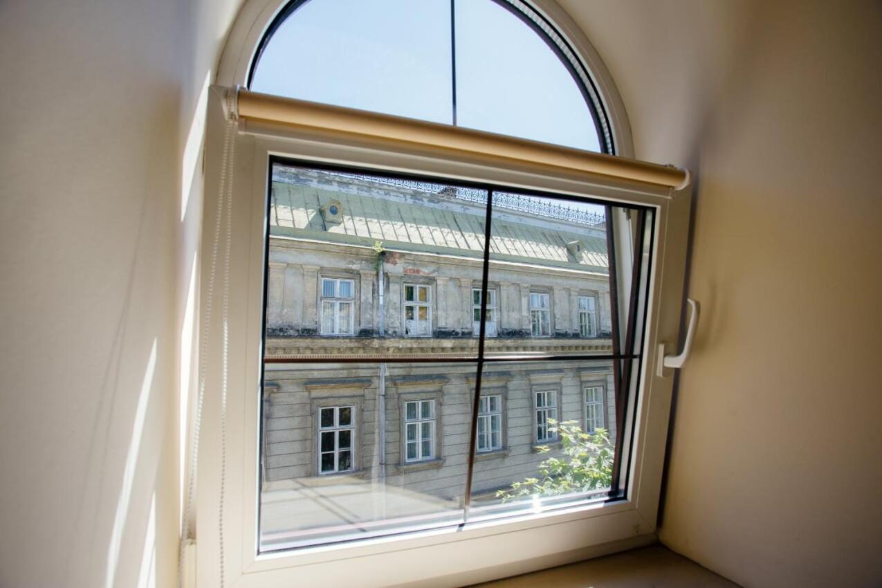 Guest House "Arkhistratyg" Lviv Exterior photo