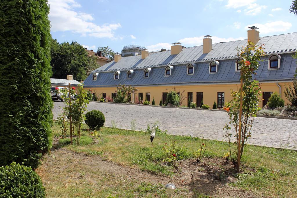 Guest House "Arkhistratyg" Lviv Exterior photo